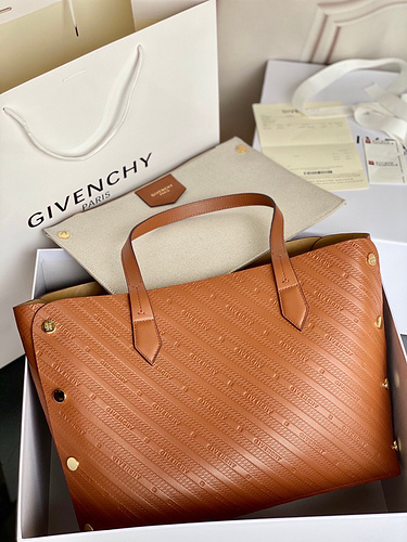 Givenchy-7f4b84c0